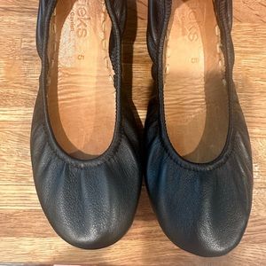 EUC Tieks size 5 Matte Black